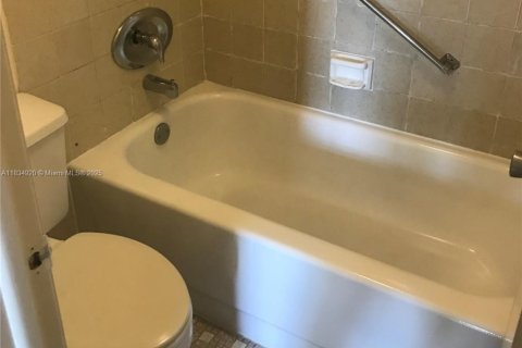 Condominio en venta en Pembroke Pines, Florida, 1 dormitorio, 71.81 m2 № 2010122 - foto 20