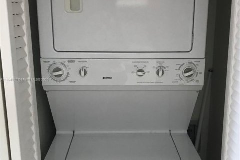 Condominio en venta en Pembroke Pines, Florida, 1 dormitorio, 71.81 m2 № 2010122 - foto 26