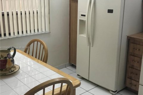 Condominio en venta en Pembroke Pines, Florida, 1 dormitorio, 71.81 m2 № 2010122 - foto 12