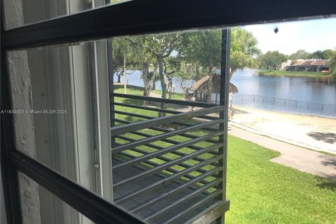 Condominio en venta en Pembroke Pines, Florida, 1 dormitorio, 71.81 m2 № 2010122 - foto 19
