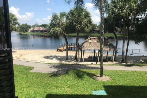 Condominio en Pembroke Pines, Florida, 1 dormitorio  № 2010122