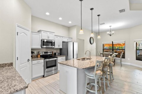 Villa ou maison à vendre à Weeki Wachee, Floride: 3 chambres, 177.26 m2 № 2148904 - photo 4