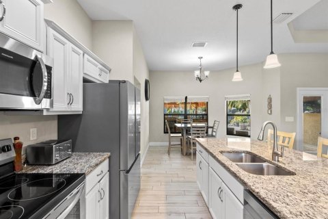 Villa ou maison à vendre à Weeki Wachee, Floride: 3 chambres, 177.26 m2 № 2148904 - photo 8