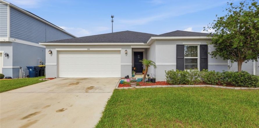 Casa en Auburndale, Florida 3 dormitorios, 142.79 m2 № 2227038