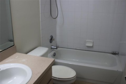 House in Kissimmee, Florida 4 bedrooms, 167.5 sq.m. № 2224777 - photo 10
