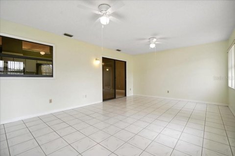 House in Palm Coast, Florida 3 bedrooms, 164.72 sq.m. № 2123810 - photo 16