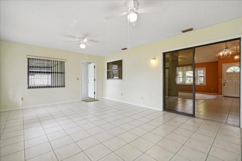 House in Palm Coast, Florida 3 bedrooms, 164.72 sq.m. № 2123810 - photo 15