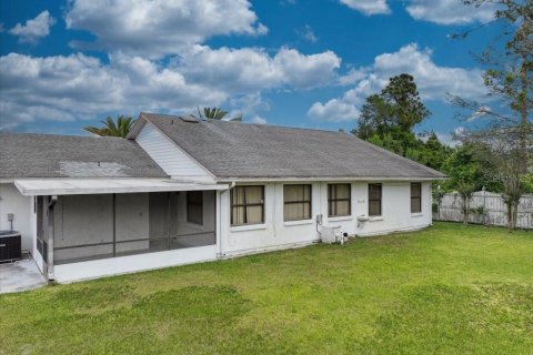 House in Palm Coast, Florida 3 bedrooms, 164.72 sq.m. № 2123810 - photo 8