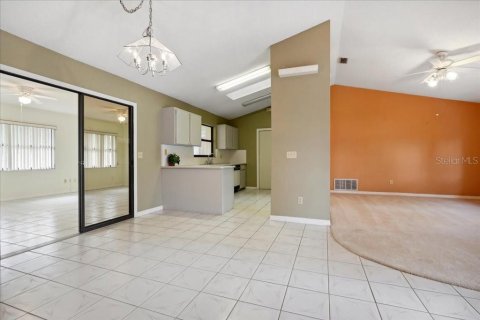House in Palm Coast, Florida 3 bedrooms, 164.72 sq.m. № 2123810 - photo 13