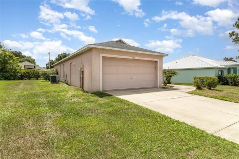 House in Lakeland, Florida 3 bedrooms, 120.4 sq.m. № 1793940 - photo 2