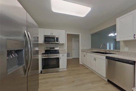 Casa en alquiler en Tampa, Florida, 4 dormitorios, 163.51 m2 № 1771803 - foto 6