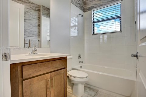 Casa en venta en Port St. Lucie, Florida, 2 dormitorios, 155.33 m2 № 2045775 - foto 10