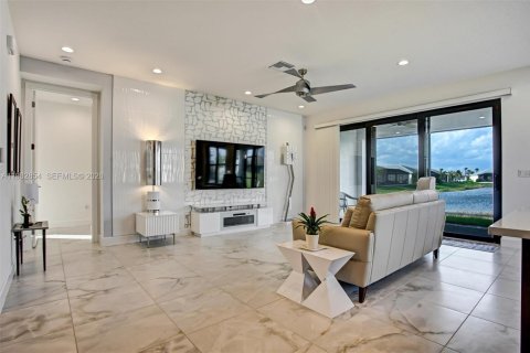 Casa en venta en Port St. Lucie, Florida, 2 dormitorios, 155.33 m2 № 2045775 - foto 5