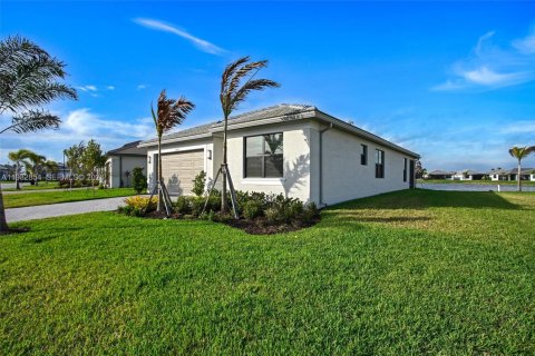 Casa en venta en Port St. Lucie, Florida, 2 dormitorios, 155.33 m2 № 2045775 - foto 2