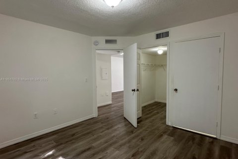 Condo in Homestead, Florida, 2 bedrooms  № 1890577 - photo 13