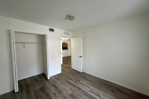 Condo in Homestead, Florida, 2 bedrooms  № 1890577 - photo 16