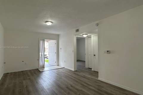 Condo in Homestead, Florida, 2 bedrooms  № 1890577 - photo 7