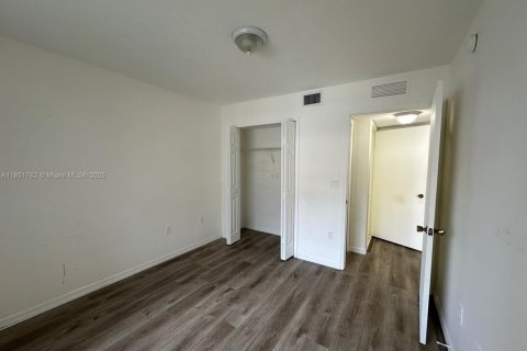 Condo in Homestead, Florida, 2 bedrooms  № 1890577 - photo 17