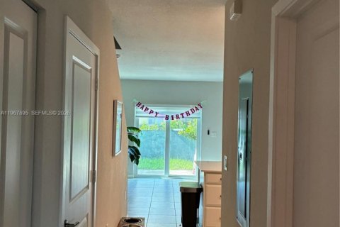 Купить таунхаус в Флорида-Сити, Флорида 3 спальни, 132.39м2, № 2030122 - фото 2