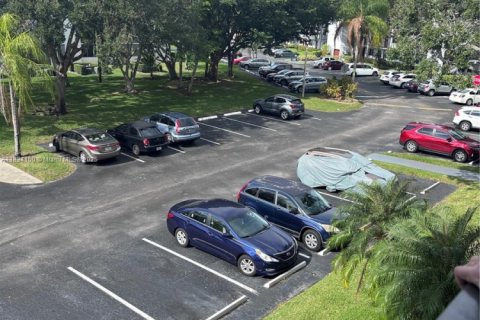 Condo in Pembroke Pines, Florida, 1 bedroom  № 1817154 - photo 21