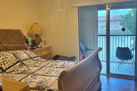 Condo in Pembroke Pines, Florida, 1 bedroom  № 1817154 - photo 18