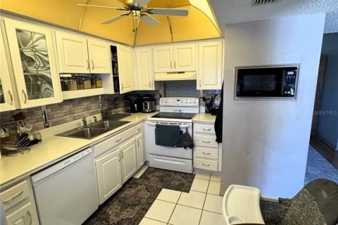 Condominio en alquiler en Belleair, Florida, 2 dormitorios, 99.22 m2 № 2118287 - foto 11