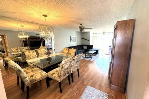 Condominio en alquiler en Belleair, Florida, 2 dormitorios, 99.22 m2 № 2118287 - foto 6