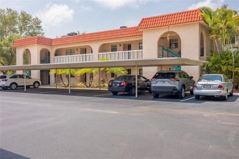 Condominio en Belleair, Florida, 2 dormitorios № 2118287
