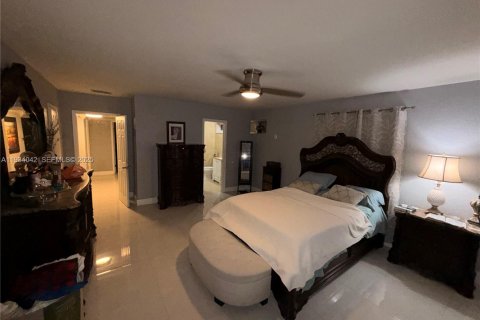Casa en venta en Pembroke Pines, Florida, 4 dormitorios, 179.77 m2 № 1992324 - foto 19