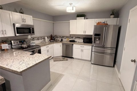 Casa en venta en Pembroke Pines, Florida, 4 dormitorios, 179.77 m2 № 1992324 - foto 8