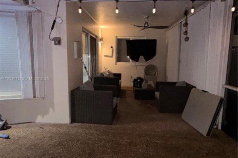 Casa en venta en Pembroke Pines, Florida, 4 dormitorios, 179.77 m2 № 1992324 - foto 20