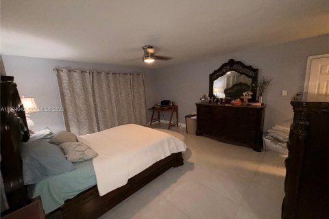 Casa en venta en Pembroke Pines, Florida, 4 dormitorios, 179.77 m2 № 1992324 - foto 14