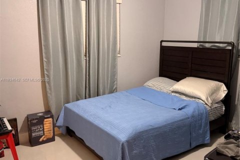 Casa en venta en Pembroke Pines, Florida, 4 dormitorios, 179.77 m2 № 1992324 - foto 16