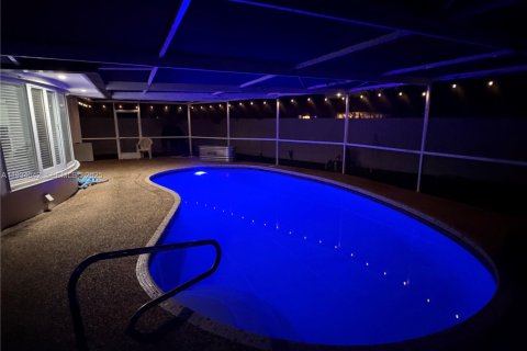 Casa en venta en Pembroke Pines, Florida, 4 dormitorios, 179.77 m2 № 1992324 - foto 22