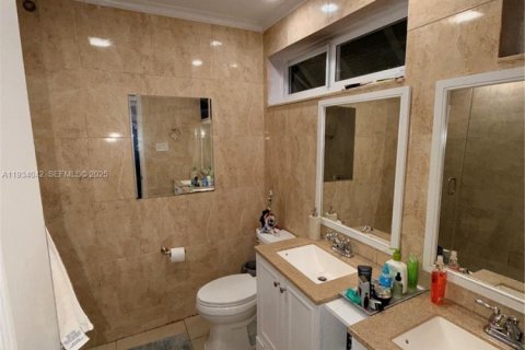 Casa en venta en Pembroke Pines, Florida, 4 dormitorios, 179.77 m2 № 1992324 - foto 11