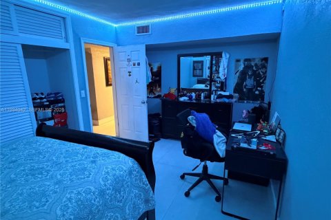 Casa en venta en Pembroke Pines, Florida, 4 dormitorios, 179.77 m2 № 1992324 - foto 17