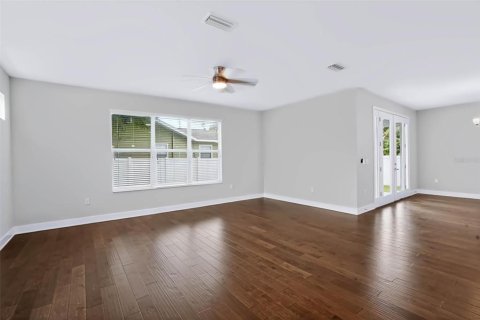 Casa en venta en Tampa, Florida, 4 dormitorios, 286.79 m2 № 2406387 - foto 18