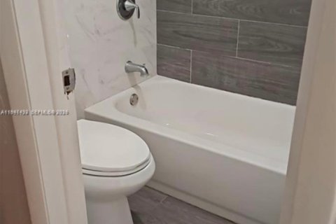 Condo in North Miami, Florida, 1 bedroom  № 2003550 - photo 18