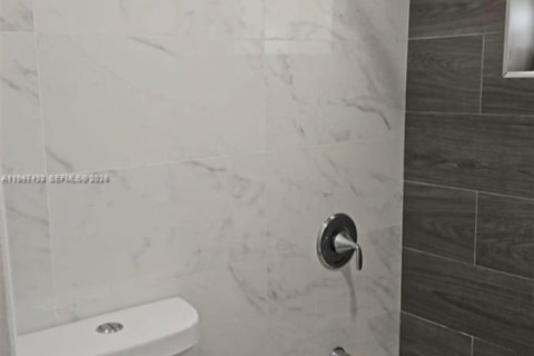 Condo in North Miami, Florida, 1 bedroom  № 2003550 - photo 17