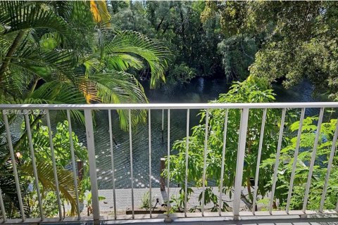 Condo in North Miami, Florida, 1 bedroom  № 2003550 - photo 2