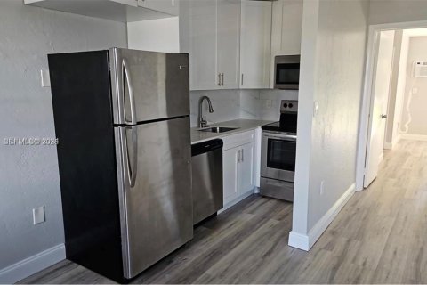 Condo in North Miami, Florida, 1 bedroom  № 2003550 - photo 6