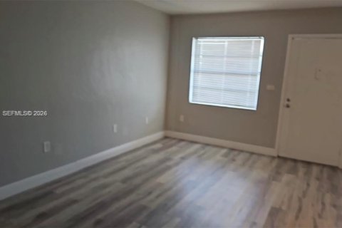 Condo in North Miami, Florida, 1 bedroom  № 2003550 - photo 5