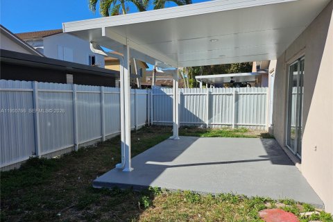 Снять в аренду виллу или дом в Майами, Флорида 3 спальни, 120.77м2, № 2011157 - фото 10