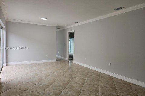 Condominio en alquiler en Miami, Florida, 3 dormitorios, 120.77 m2 № 2011157 - foto 4