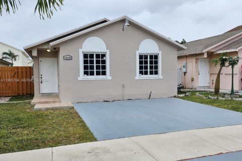 Condominio en Miami, Florida, 3 dormitorios  № 2011157