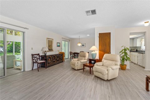 House in New Smyrna Beach, Florida 2 bedrooms, 146.14 sq.m. № 1817418 - photo 13