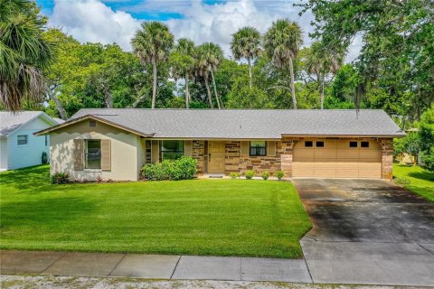 House in New Smyrna Beach, Florida 2 bedrooms, 146.14 sq.m. № 1817418 - photo 1