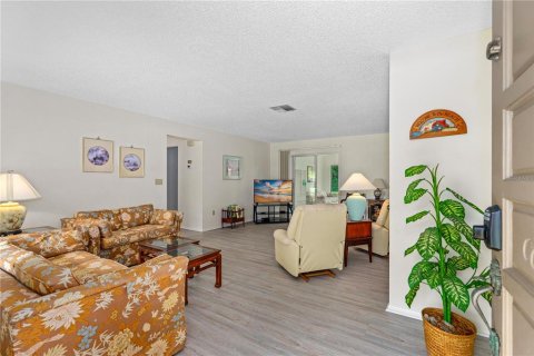 House in New Smyrna Beach, Florida 2 bedrooms, 146.14 sq.m. № 1817418 - photo 10
