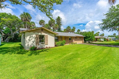 House in New Smyrna Beach, Florida 2 bedrooms, 146.14 sq.m. № 1817418 - photo 3