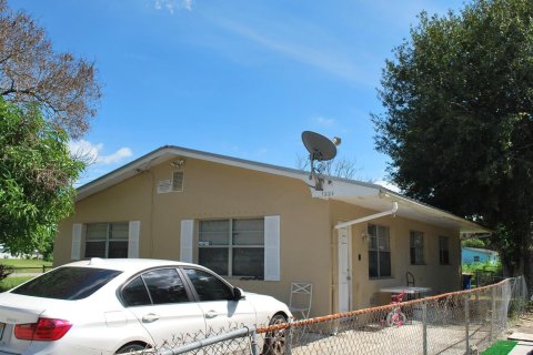 House in St. Lucie, Florida 3 bedrooms, 104.05 sq.m. № 2392045